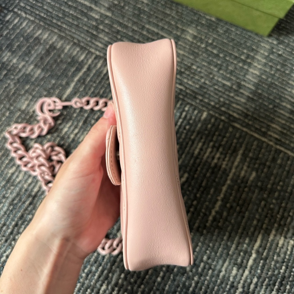 Gucci Calfskin Matelasse Monochrome GG Marmont Chain belt Bag in Perfect Pink - Picture 4 of 16